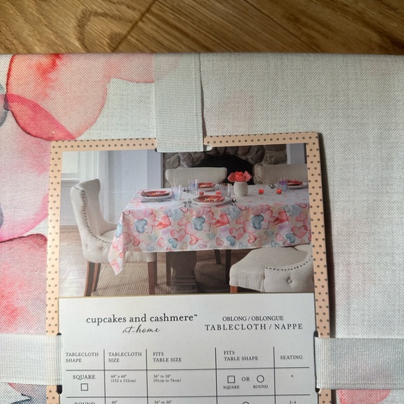 Cupcakes and Cashmere Hearts Tablecloth - Picture 3 of 3